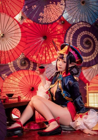 揉捏她饱满的双乳呻吟视频