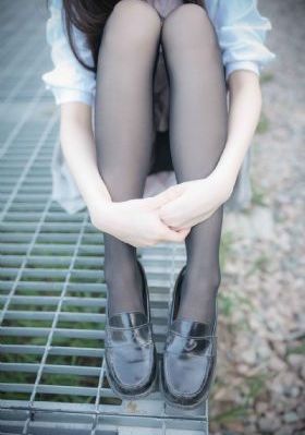 黄8昂