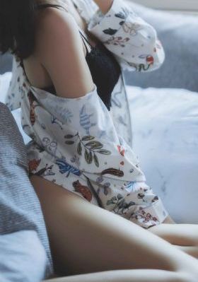 扒掉乳罩虐胸打胸吸奶动漫