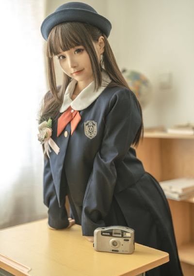 丰满双乳秘书被老板狂揉
